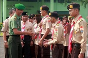 Dandim 0615 Kuningan, Letkol Dindin Kamaludin Czi  saat menelpas  kontingen Pertinas.